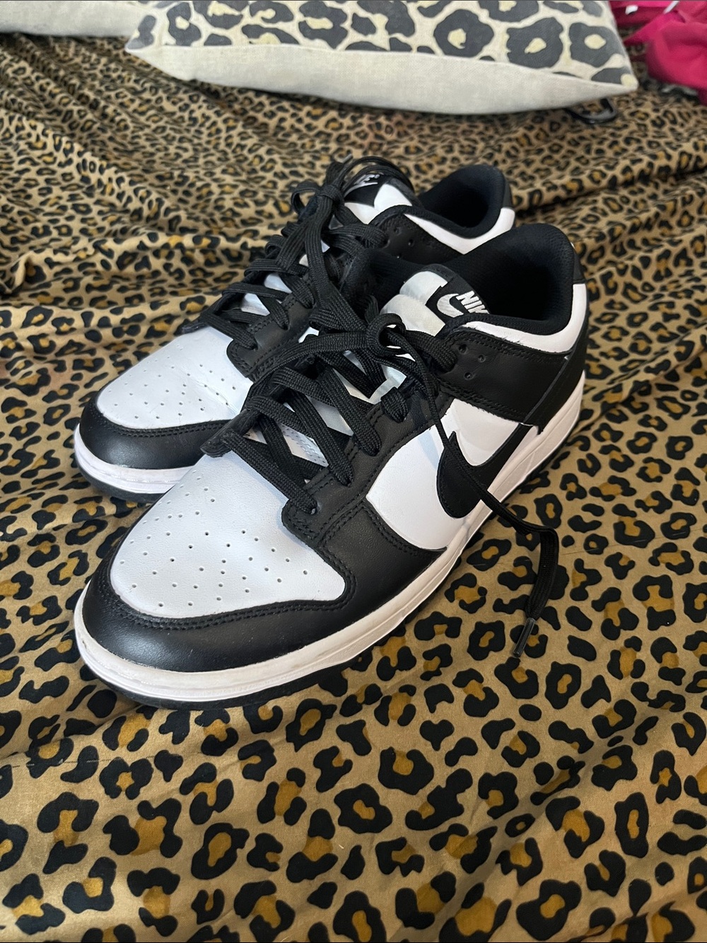 Nike Men’s Black and White Low-Top Sneakers - Classic Swoosh